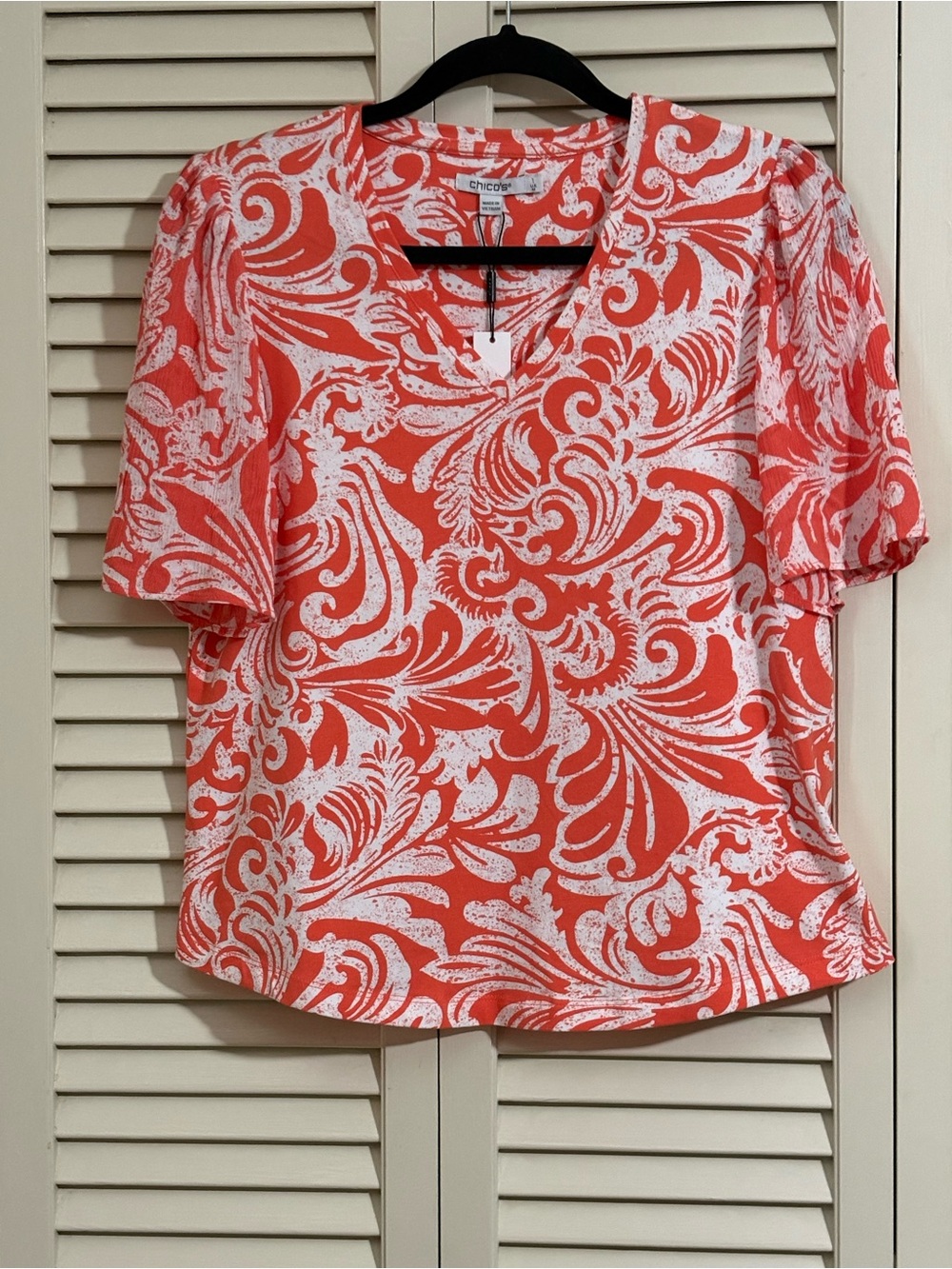 Chico's NWT Angled Flutter Sleeve V-Neck Tee Orange White Paisley Size 1 M
